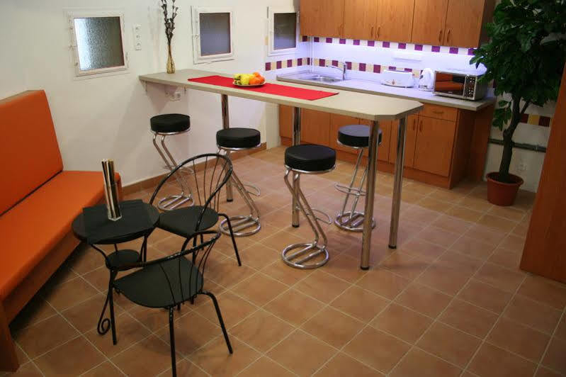Walking Bed Budapest Downtown Hostel ภายนอก รูปภาพ