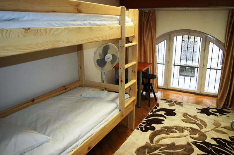 Walking Bed Budapest Downtown Hostel ภายนอก รูปภาพ